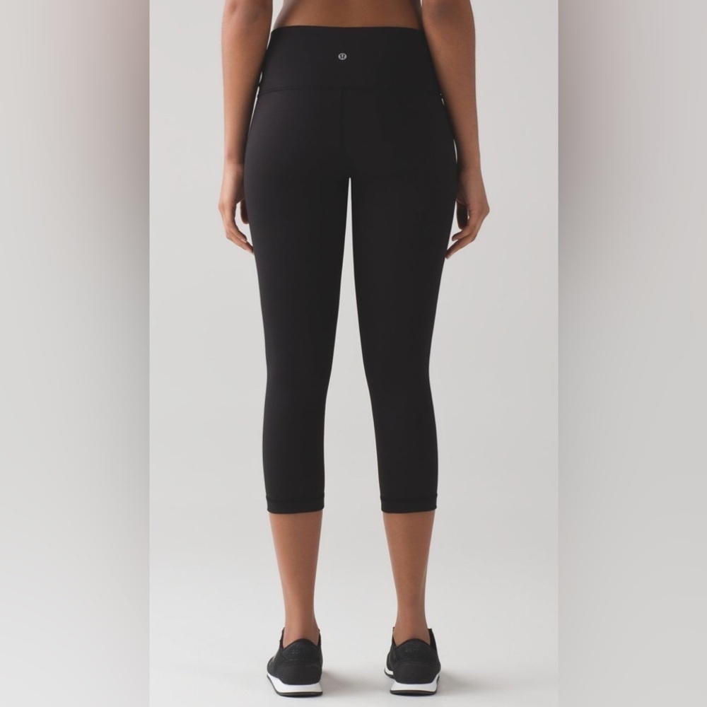 LULULEMON Wunder Under Crop High Rise Full-On Luxtreme in Black Size 6 - Picture 4 of 9